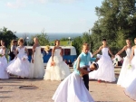 aparade-of-brides-05